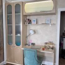 Письменный стол с подвестными полками, в Санкт-Петербурге