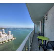 Квартира с панорамными видами на 42-м этаже, в г.Майами
