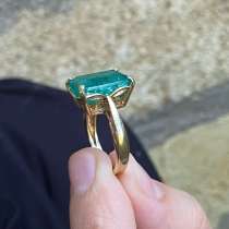 Золотое кольцо с натуральным изумрудом, в Москве