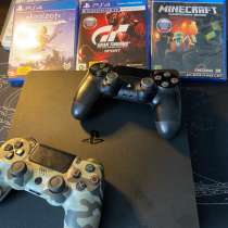 Sony PlayStation 4 1tb памяти 2 геймпада 3 диска, в Колпино