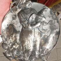Поднос Мальчик с курочкой, сплав белого металла, Европа, 19, в Ставрополе