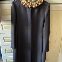 Пальто Moschino, в Москве