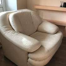 Продаются два кожаных кресла, в Звенигороде