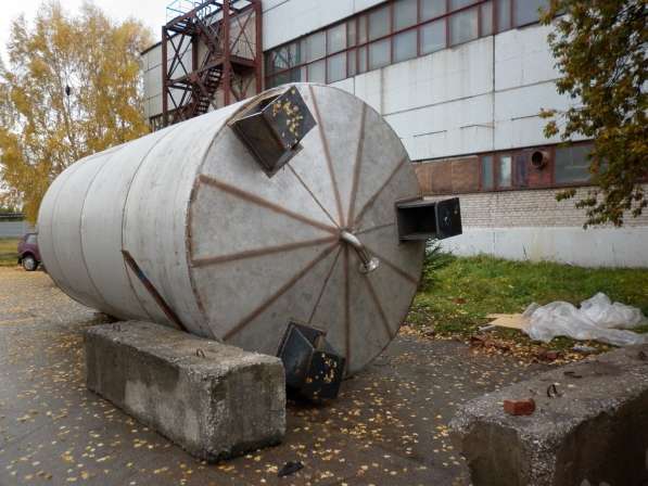 Резервуар из нержавеющей стали в Бердске