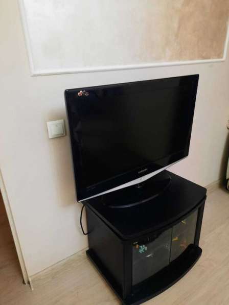 Продам телевизор Самсунг диагональ-108 см с тумбой -подставк в фото 3