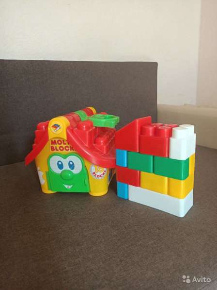 Игрушка - домик с кубиками