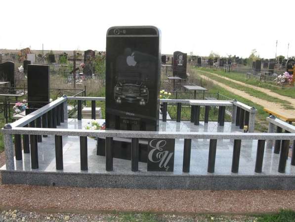 Красивый памятник мужчине в Симферополе фото 6