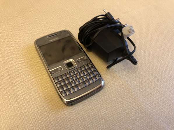 Телефон Nokia E72