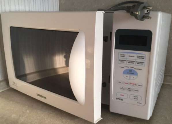 Продаю микроволновую печь с грилем SAMSUNG G2739NR