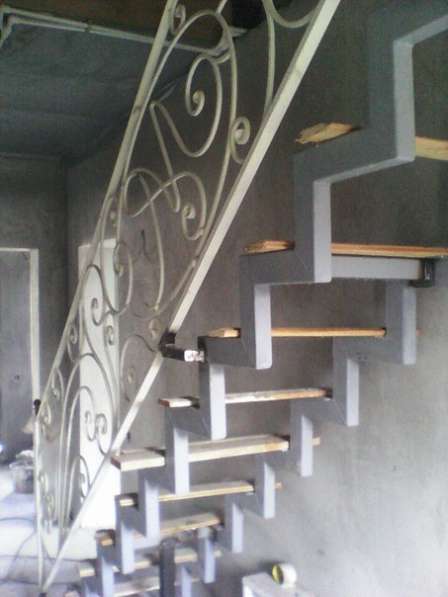 Металлическая лестница косоурная в Калининграде фото 3