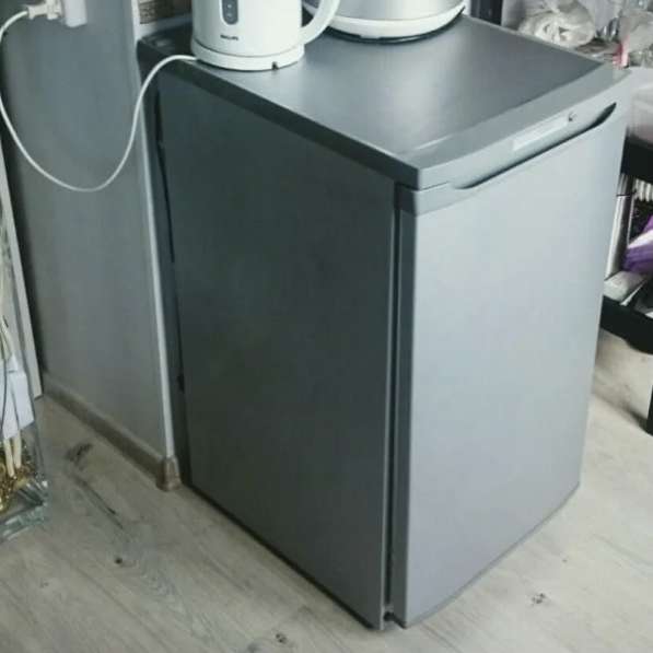 Холодильник маленький цвет металлик в Санкт-Петербурге фото 6