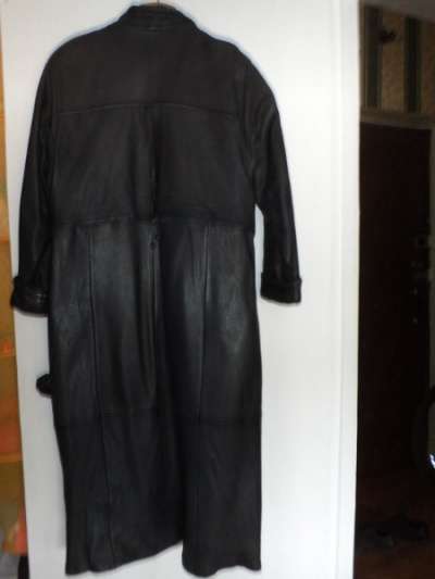 Женское кожаное пальто 48-50 размер в Кургане