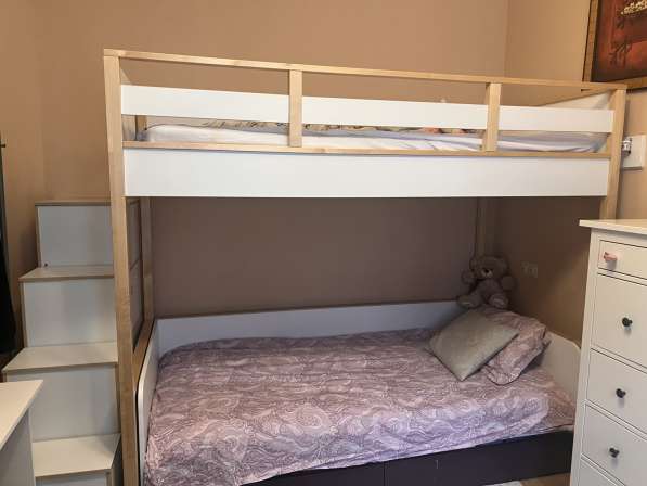 Двухэтажная кровать