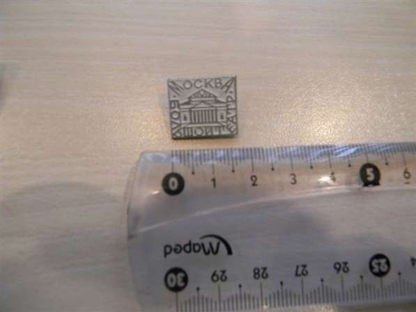 Значок. Москва. Царь-Колокол,мавзолей, Кремлевский и Большой в фото 14