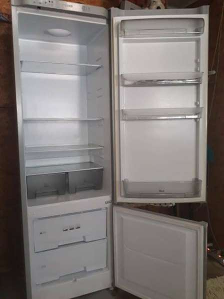 Двух камерный холодильник большой новый в 