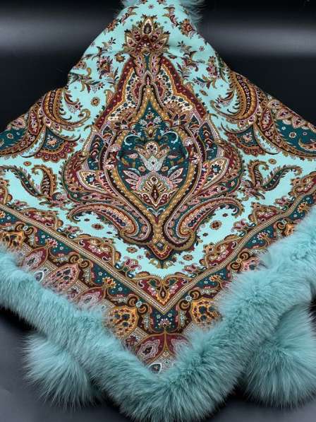Павловопосадский платок с натуральным мехом песца в Санкт-Петербурге