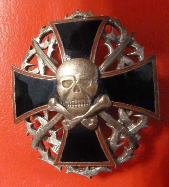 Черный крест с мертвой головой черепом и терновым венком в Орле фото 4