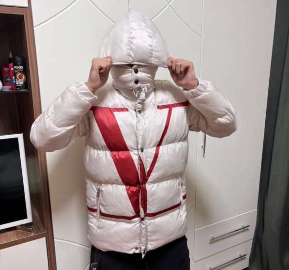 Пуховик Valentino x moncler