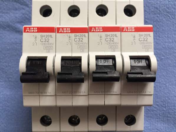 Автоматический выключатель abb sh201l. Автомат АББ 32а. Автомат ABB 1п 32а sh201l-c32. Автоматический выключатель ABB 32а. Переключатель ABB 32а.