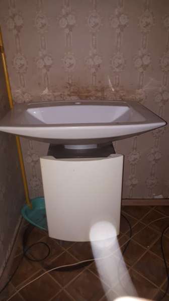 Продается раковина с тумбочкой для ванной в Москве фото 3