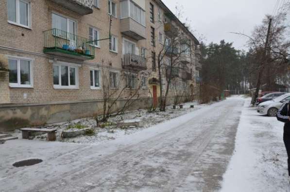 Продам однокомнатную квартиру в Воскресенске. Этаж 4. Дом кирпичный. Есть балкон.