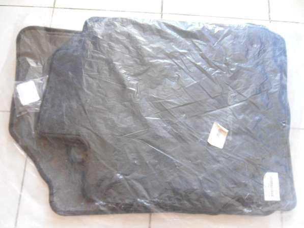 Продам новые коврики текстильные серые Camry 06 PZ410-V0355