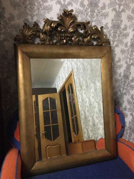 Зеркало в деревянной раме 90ш.,137в