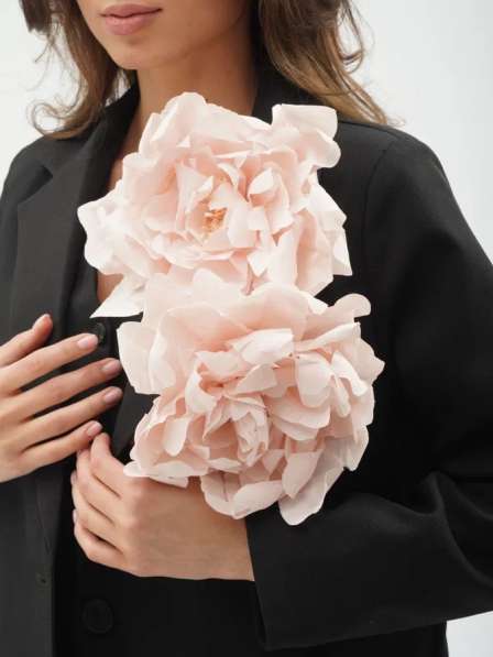 Брошь цветок из ткани ручной работы ПИОН большой в Москве