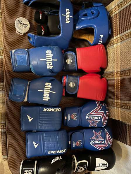 Перчатки и шлема боксерские