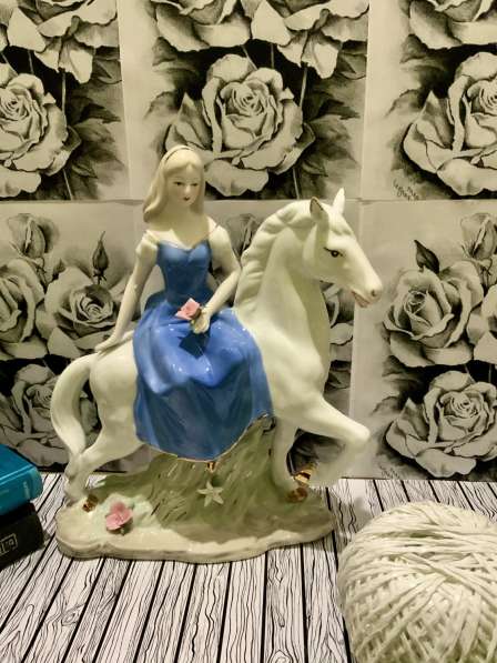 Фарфоровые статуэтки Дамы в Москве