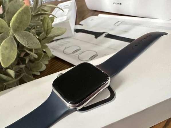 Часы Apple Watch 4 SE