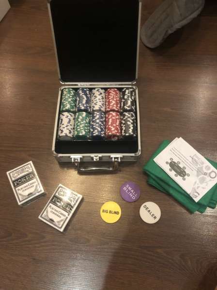 Профессиональный набор для покера(200 фишек)