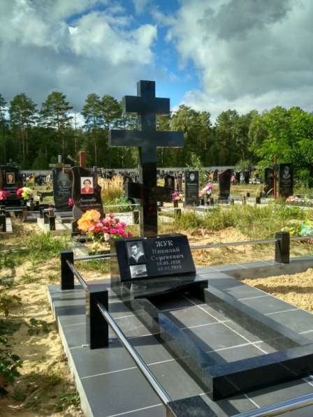 Памятник из карельского гранита в 