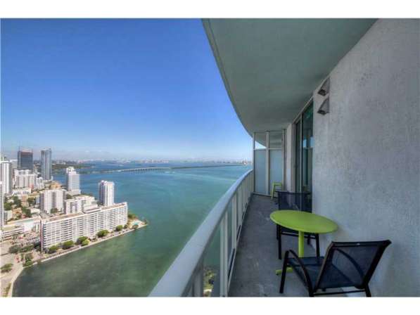 Продается 2-комнатная квартира с панорамным видом в Майами
