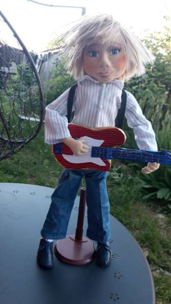 Текстильная интерьерная кукла "Парень с гитарой"