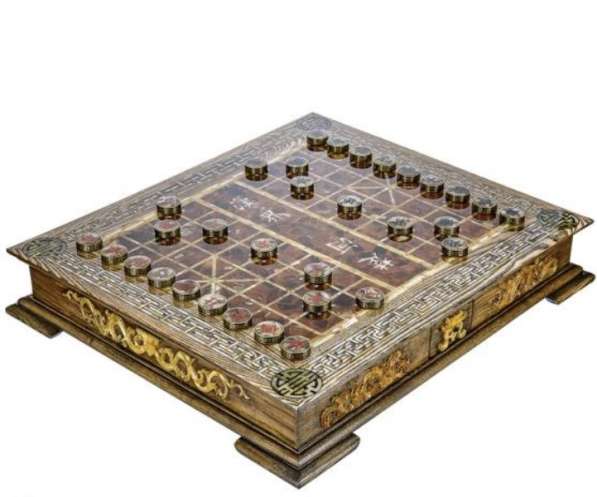 Китайские янтарные шахматы «Сянци»