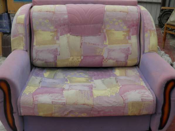 Продаю двухместный мягкий диванчик в прекрасном состоянии