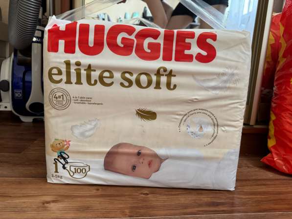 Подгузники HUGGIES 196 шт