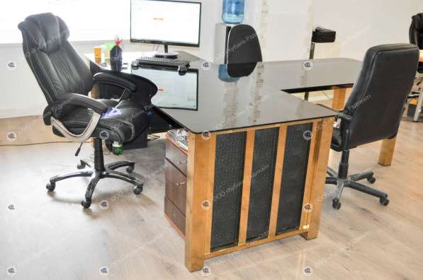 Дизайнерский офисный стол с золотым покрытием в Краснодаре