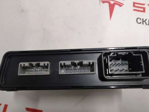 З/ч Тесла. Блок управления дверями Tesla model S, model S RE в Москве фото 3