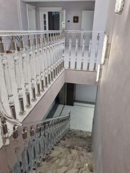 Прозрачные перила для лестницы (акрил), балясины в Краснодаре фото 5
