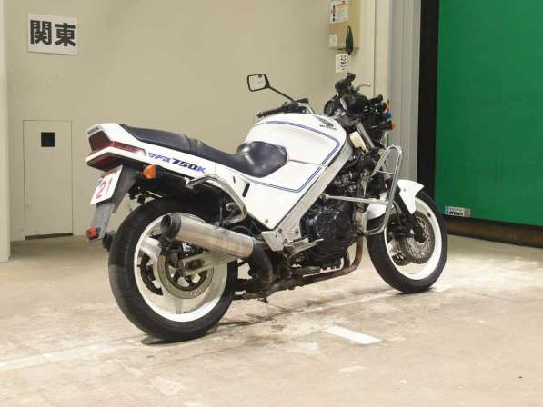Мотоцикл спорт турист Honda VFR750K рама RC37