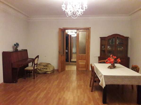 Тбилиси-посуточно 4 комнатная квартирa пр. Руставели в фото 30