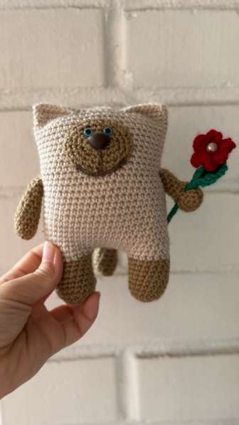 Вязаная игрушка Котик