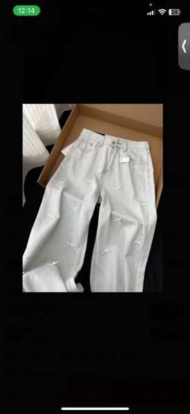 Женские джинсы тренд