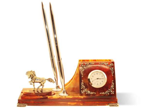 Письменный набор "Лошадь" из натурального балтийского янтаря