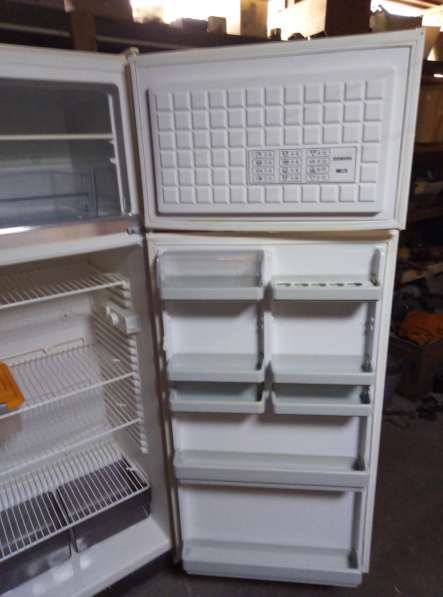 Продаю чистый рабочий холодильник siemens в Ленинск-Кузнецком