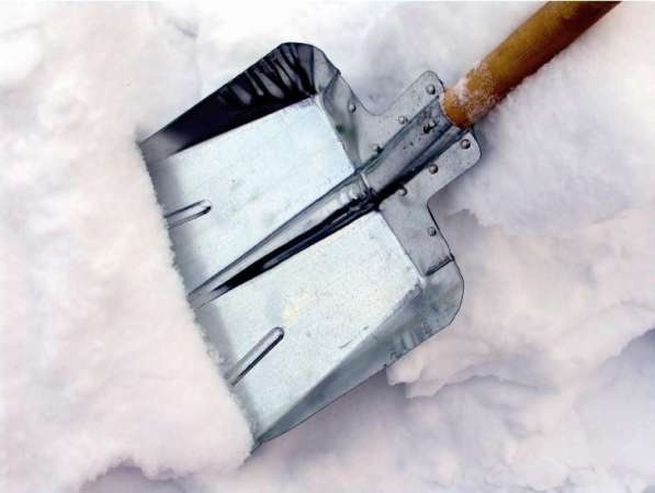 Уборка снега с крыш и территории частных домов