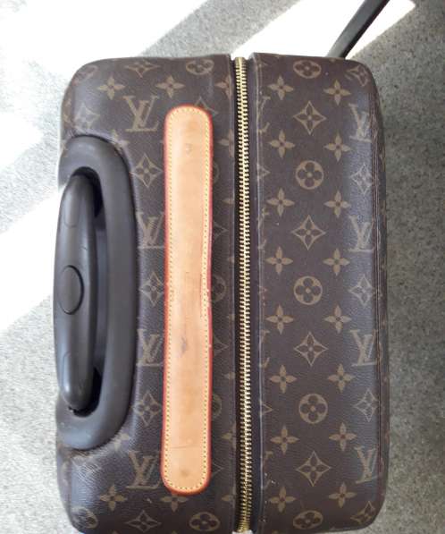 Продам чемодан Louis Vuitton оригинал в фото 8