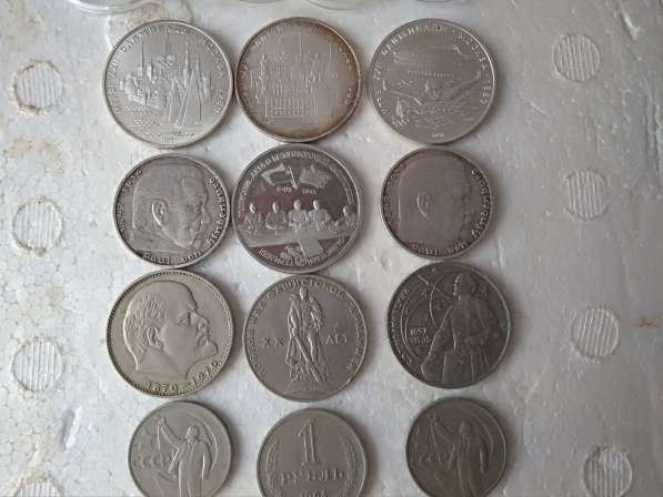 Банкноты и монеты разных стран